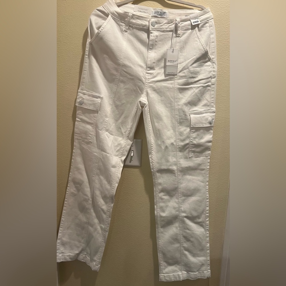 Womans NWT size 13 JUDY BLUE White Cargo Pants.